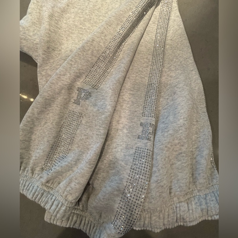 New with tags women’s XL Victoria secret pink grey sweatpants with rhinestones
